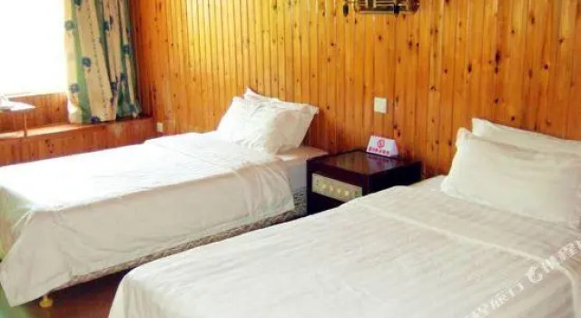 Taohuayuan Holiday Hotel, Book Hotel Hotels in Ledong with Parking, Parking