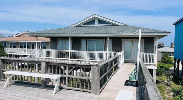 Коттедж с 4 комнатами с балконом Seaside - 4 Br Home