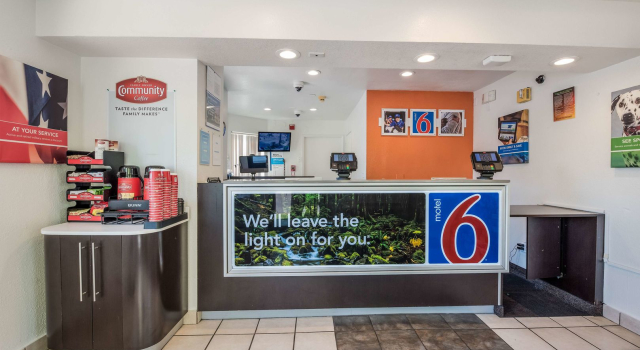 Motel 6-Rohnert Park, CA, Забронировать Мотель Отели Ронерт-Парк с бассейном, рядом с Казино и туристический комплекс Graton Resort and Casino, Бассейн