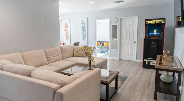 5-BEDROOM HOME RENOVATED IN 2023 NEAR DISNEYLAND (p61)