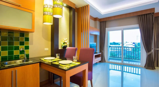 Двухместный номер Deluxe с балконом Romantic Khon Kaen Hotel