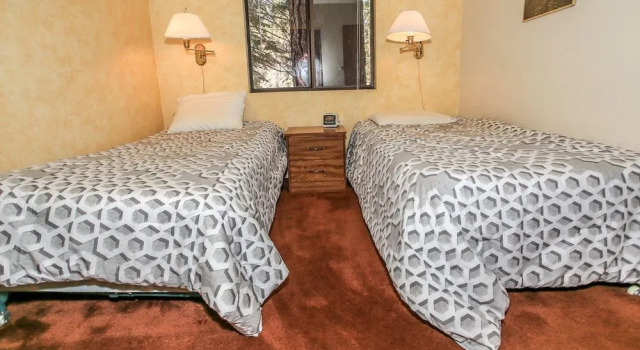 Ski In Ski Out 2 - 2 Br condo by RedAwning, Rezerwuj Hotel Big Bear Lake Stany Zjednoczone
