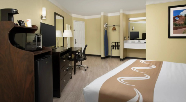 Quality Inn & Suites Gallup, Rezerwuj Hotel Hotele w Nowy Meksyk ze śniadaniem, Śniadanie
