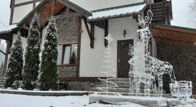 Pryvatna Sadyba Svitanok, Prenota Hotel Hotel a Ivano-Frankovsk con parcheggio, Parcheggio