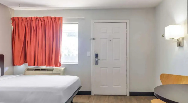 Четырёхместный номер Standard Motel 6 Elizabethtown