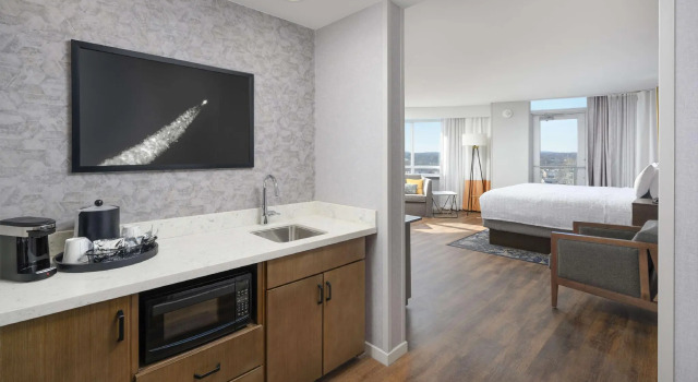 Двухместный люкс с балконом Hampton Inn & Suites Huntsville Downtown, Al