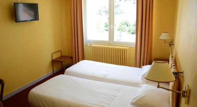 Двухместный номер Standard Logis Le Petit Trianon
