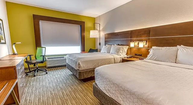 Четырёхместный люкс Holiday Inn Express & Suites Rantoul by IHG
