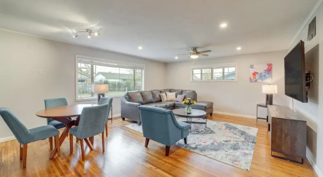 Коттедж 6 Mi to Dtwn: Dog-friendly Home w/ Yard in Tulsa