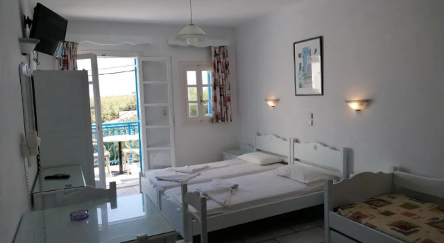 Студия Flora Apartments & Studios