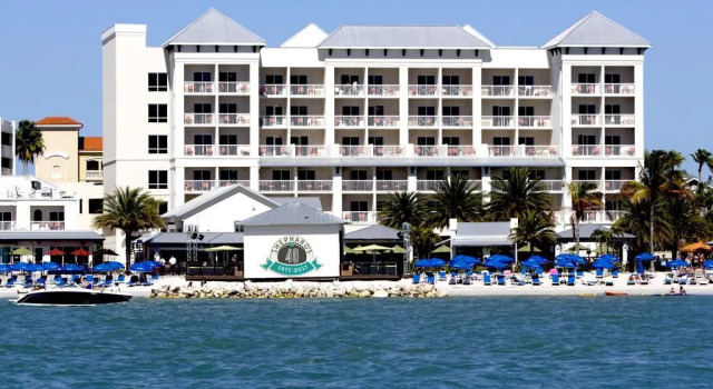 Четырёхместная студия с балконом Shephard's Beach Resort