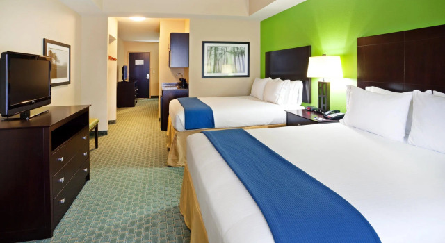 Четырёхместный люкс Holiday Inn Express & Suites Newport S by IHG