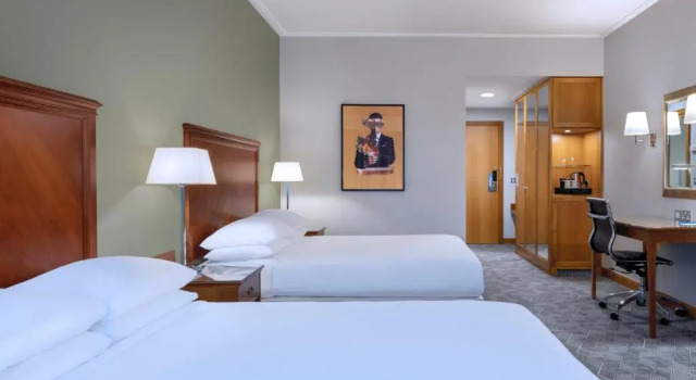 Четырёхместный номер Deluxe Delta Hotels by Marriott Swindon
