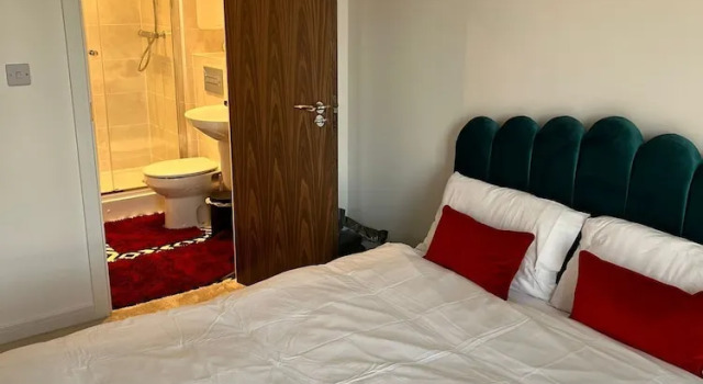 Luxury 2-bed Flat in Lakeside, West Thurrock