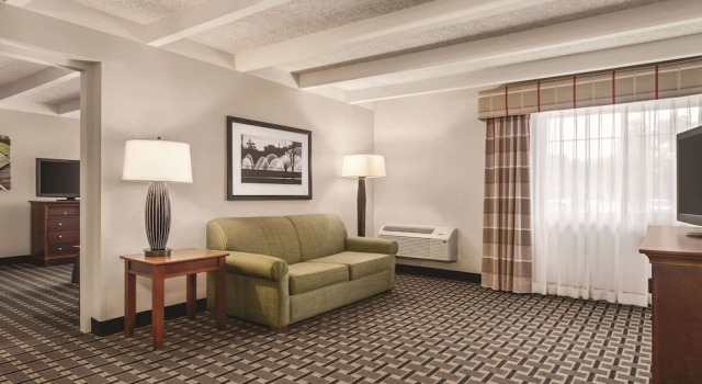 Люкс c 1 комнатой Country Inn & Suites by Radisson, Woodbury, MN