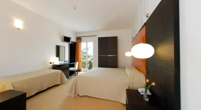 Двухместный номер Standard с балконом и с видом на море Cerri Hotel