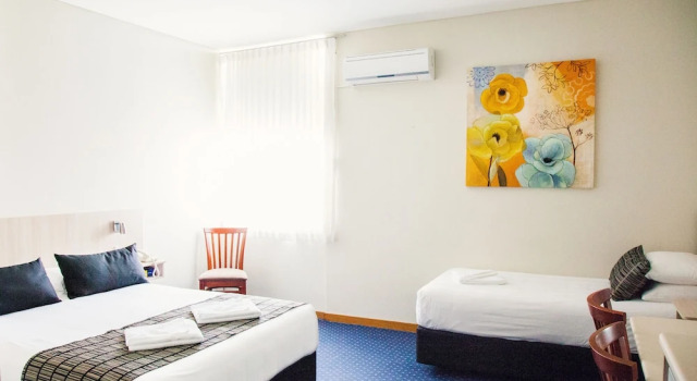 Четырёхместный номер Standard Tudor Inn Newcastle