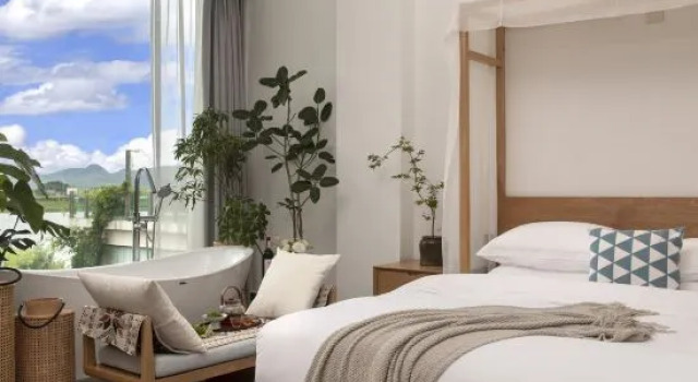 Семейный люкс с красивым видом из окна Yewang Su Lake View Light Luxury Hostel