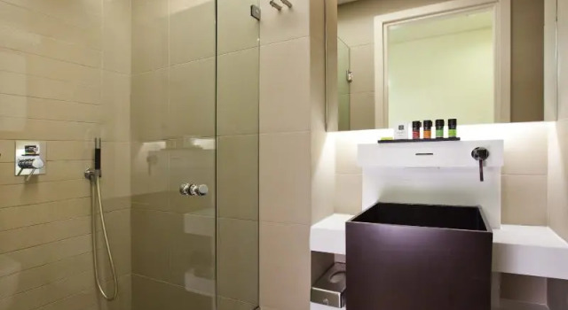 Полулюкс с балконом и с красивым видом из окна O&B Athens Boutique Hotel