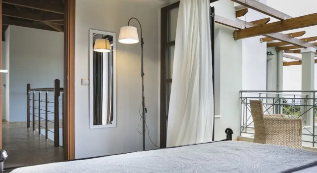 Вилла с красивым видом из окна Filon Ktima Beachfront Upscale Villa