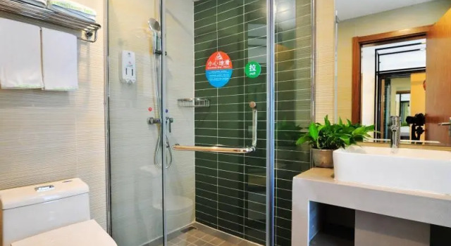Номер Standard GreenTree Inn Haikou City Wuzhishan Road