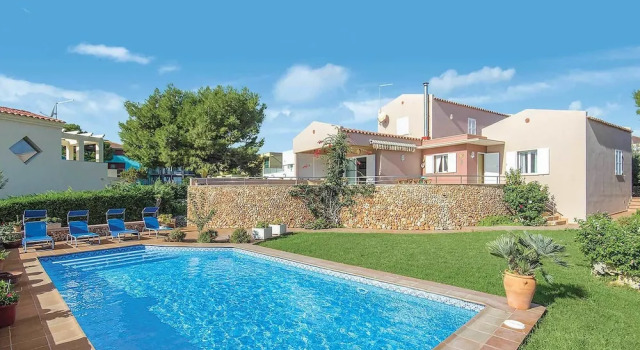 Вилла с 4 комнатами с видом на море Villa Betonia