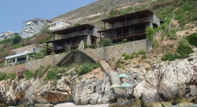 Вилла с 3 комнатами Seaside Duplex Stone Villa