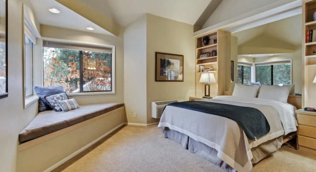 River Ridge 429b, Rezerwuj Hotel Bend Bachelor