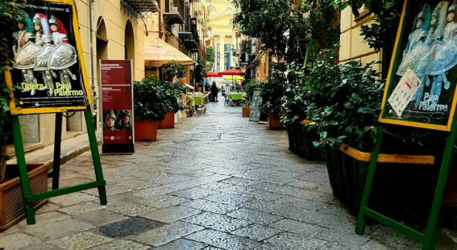 Økonomi- dobbelt værelse med altan Sicilian Rooms Palermo