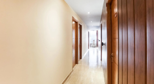 OYO 76873 Hotel Paradise, Забронировать Отель Фаридабад штат Харьяна