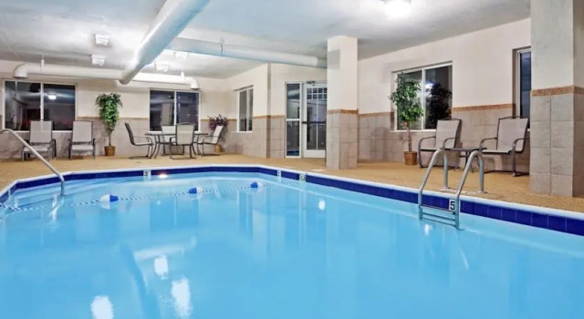 Holiday Inn Express and Suites Newark - Heath, Reserva ahora Hotel Hoteles en Newark con piscina, Piscina