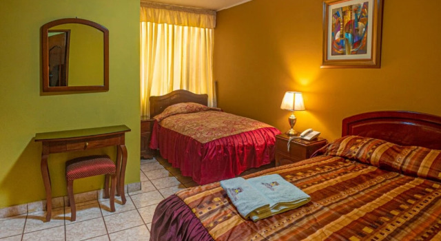 Habitación triple Estándar Hostal Monumental
