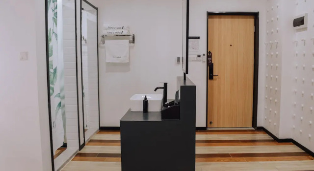 O podwyższonym standardzie pokój Fan's Hotel Baybay