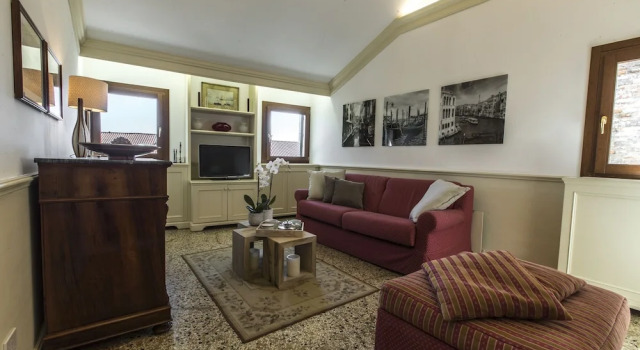 Lovely Venetian Apartment, Забронировать Апартаменты/квартира Венеция Венето, рядом с Palazzo Franchetti