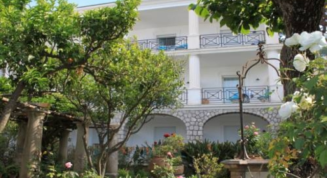Hotel La Certosella, Забронировать Отель Отели Острова Капри с бассейном, Бассейн
