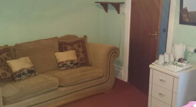 Southmead Guesthouse, Забронировать Гостевой дом Лланелли Полуостров Гоуэр, рядом с The Ffwrnes Theatre