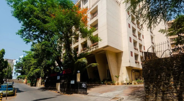 Capital O 40728 Bollywood Design Hotel