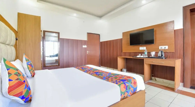 Номер Premium FabHotel Green Acres