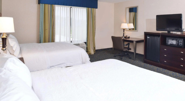 Четырёхместный номер Standard Hampton Inn Milford