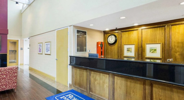 Fiesta Inn and Suites Medical Center I-10, Забронировать Отель Сан-Антонио Bexar County, рядом с Huebner Oaks Center