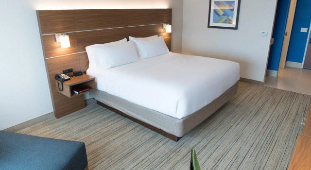 Двухместный номер Standard Holiday Inn Express & Suites Fort Wayne North by IHG