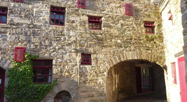 The Old Mill Holiday Hostel, Rezervasyon Pansiyon / Hostel Connacht ucuz oteller