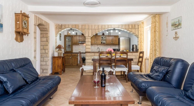 Amazing Home in Povljana With Outdoor Swimming Pool, Wifi and 6 Bedrooms, Rezerwuj Hotel Povljana 