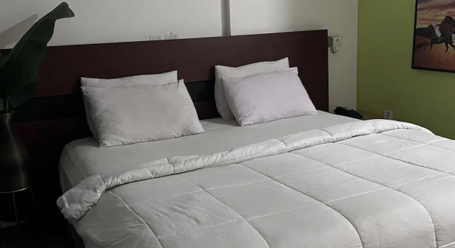Italian Boy Hotel, Забронировать Отель Аккра Greater Accra, рядом с Junction Mall Nungua