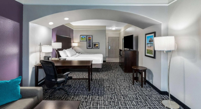 Двухместный люкс La Quinta Inn & Suites by Wyndham Port Lavaca