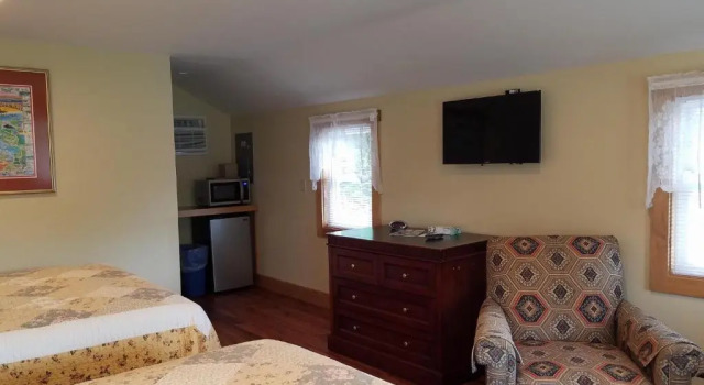 Четырёхместный номер Standard с видом на озеро Grand View Resort