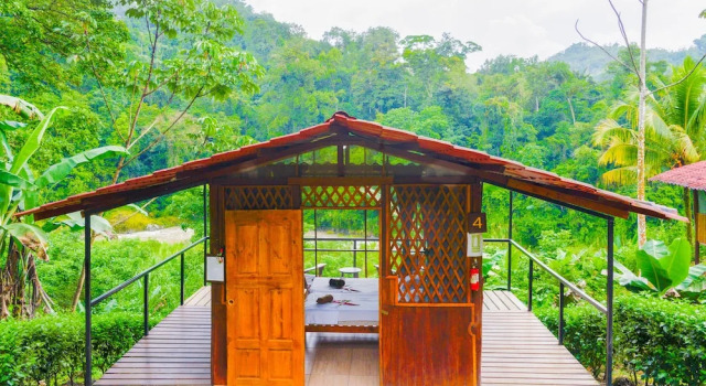 Бунгало с видом на реку Pacuare River Lodge