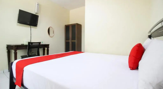 Двухместный номер Standard RedDoorz near RS Sarjito Yogyakarta 2