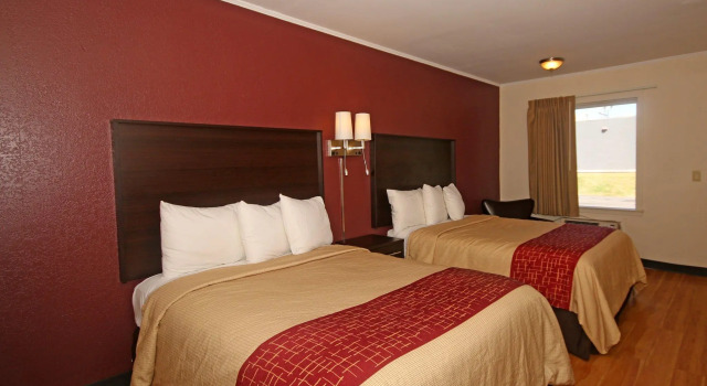 Шестиместный люкс Red Roof Inn Needles