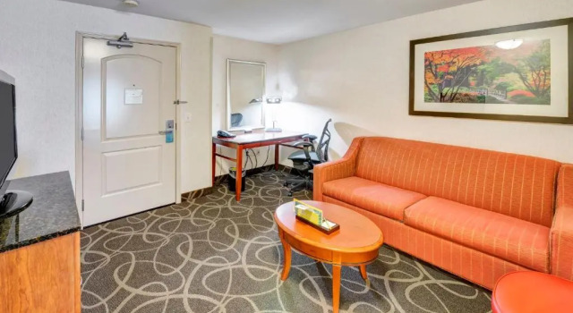 Двухместный люкс c 1 комнатой Hilton Garden Inn Portland Airport